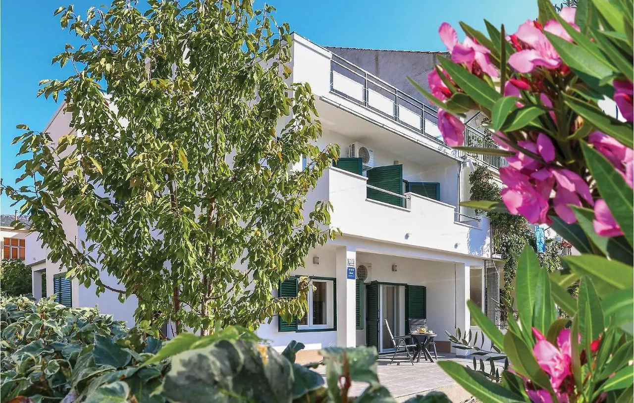 Lovely Apartment In Kastel Stari With Wifi Kastela