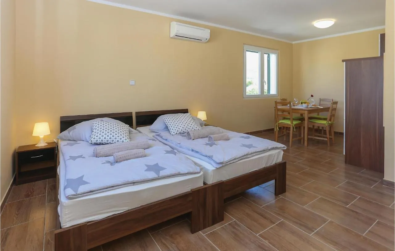 Lovely Apartment In Kastel Stari With Wifi Kastela