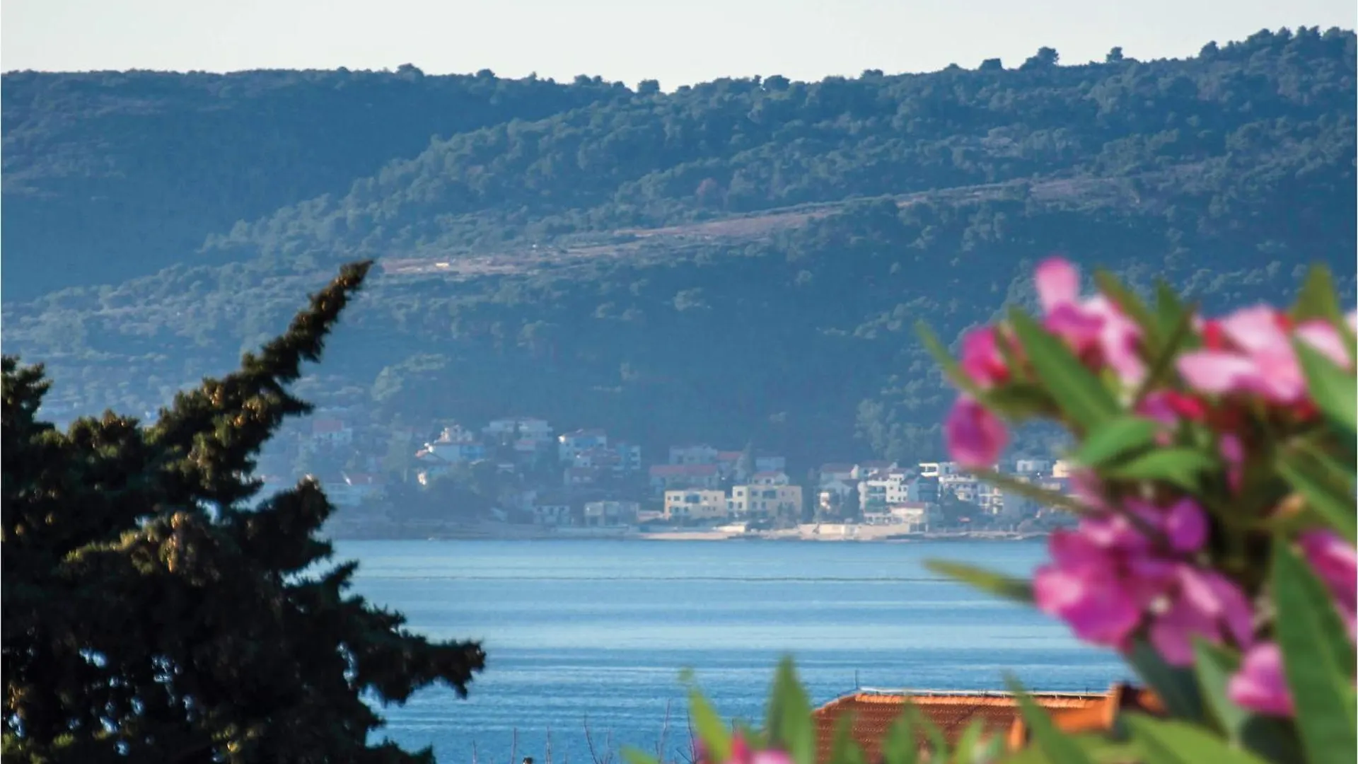 Lovely Apartment In Kastel Stari With Wifi Kastela